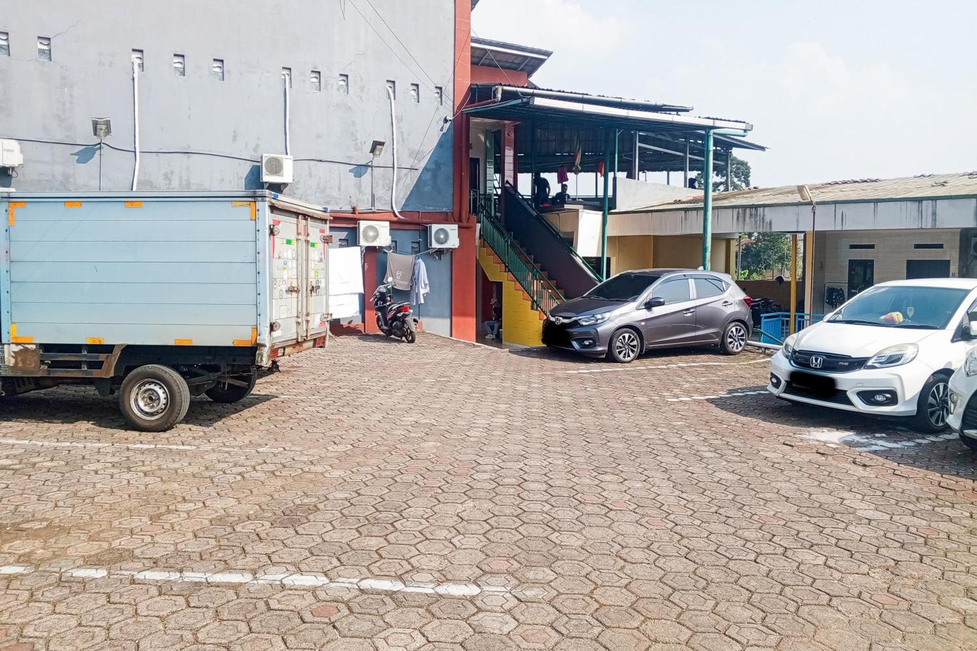 Malibu Syariah Bogor Redpartner Hotel Exterior photo